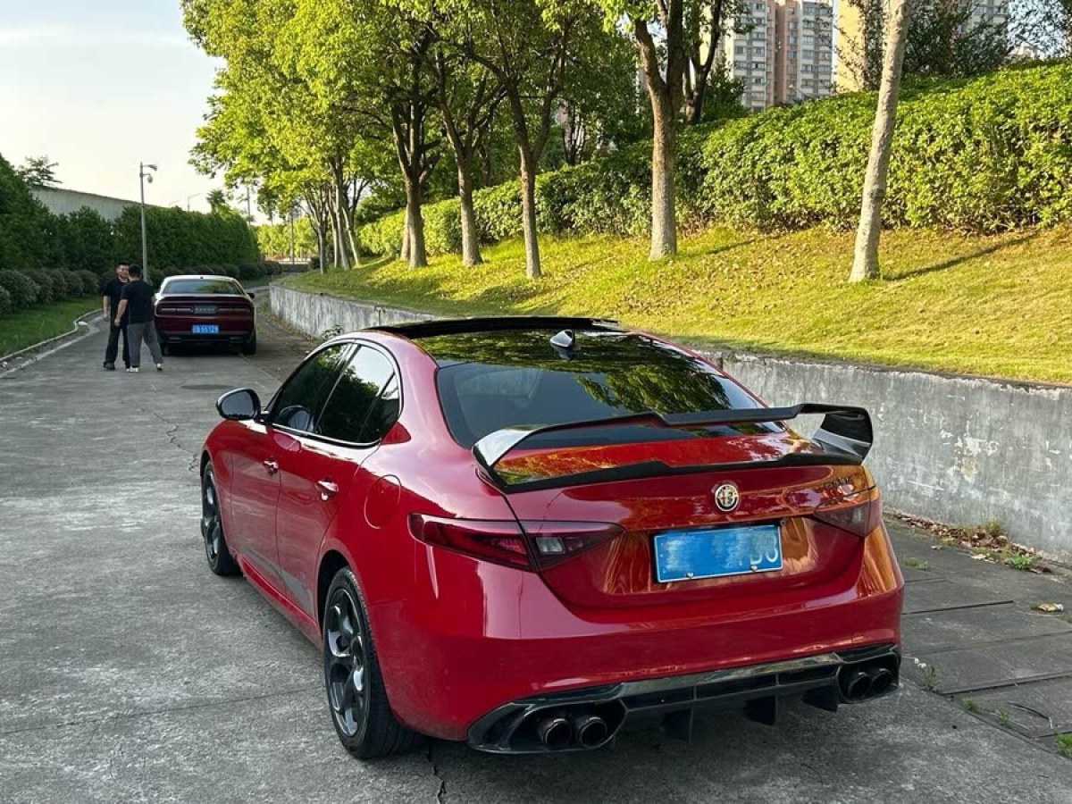阿爾法·羅密歐 Giulia  2020款 2.0T 280HP 豪華運(yùn)動(dòng)版圖片