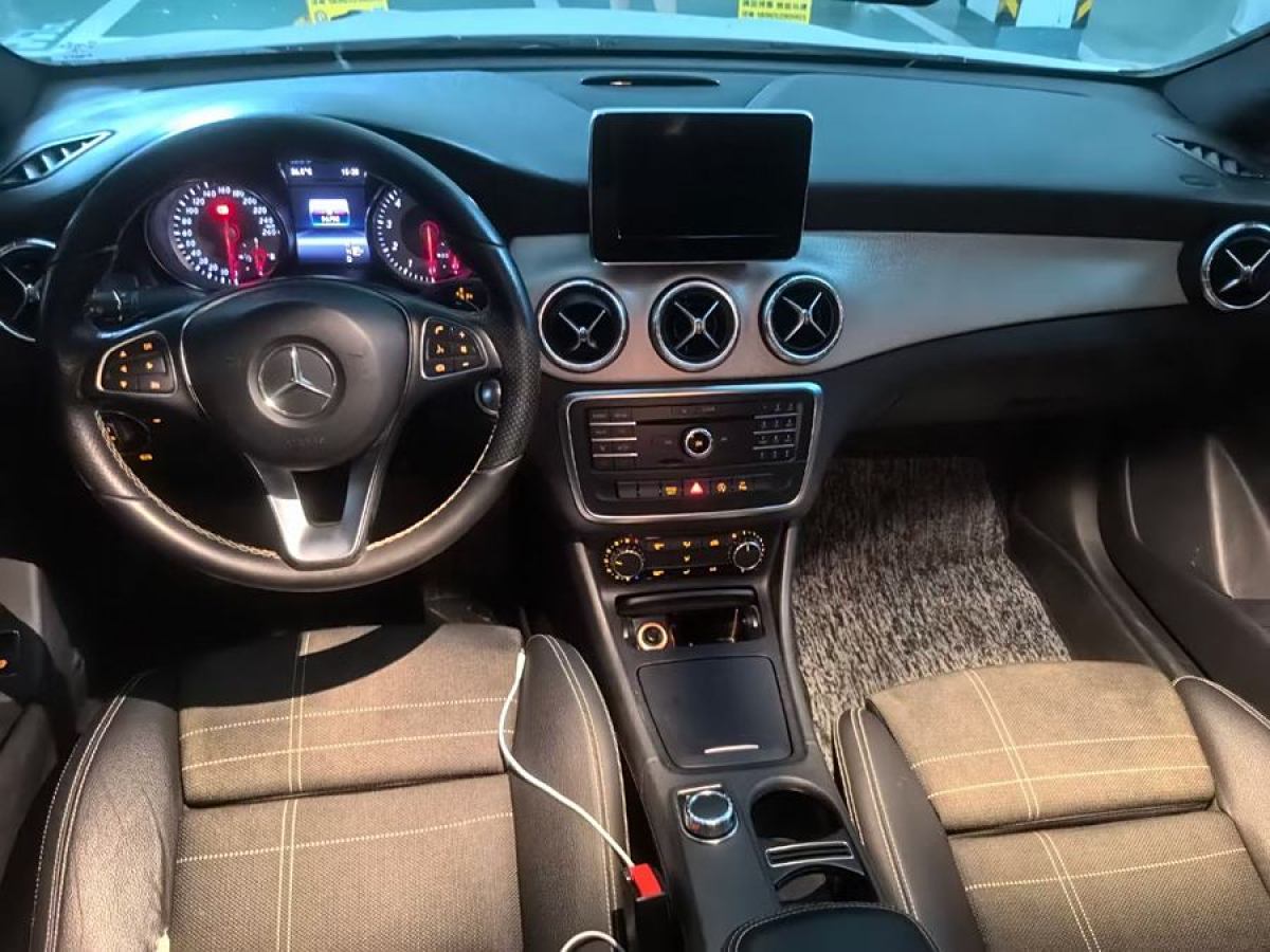 奔驰 奔驰CLA级  2016款 改款 CLA 200 动感型图片