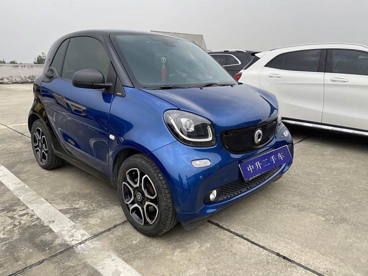 smart fortwo  2017款 1.0L 52千瓦硬頂摯愛特別版圖片