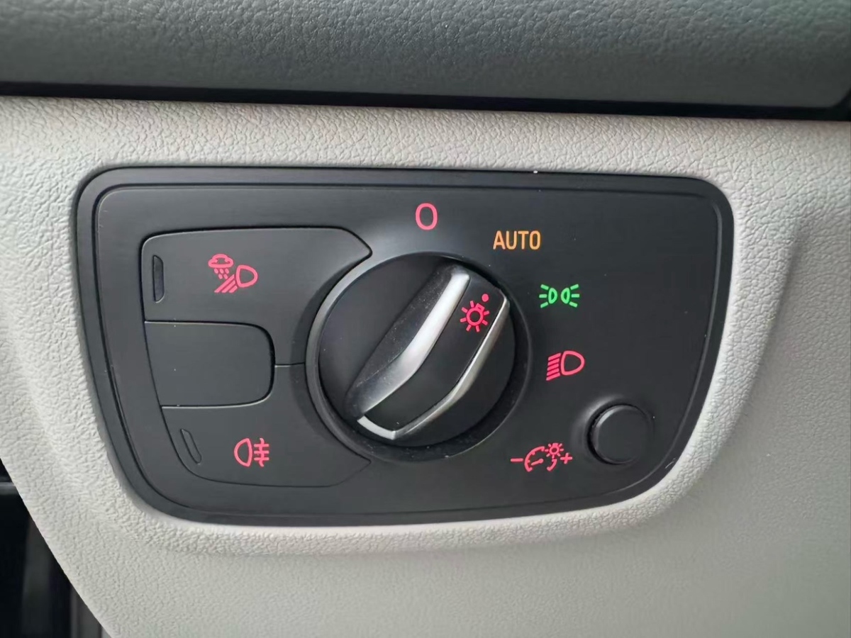奧迪 奧迪A6L  2014款 TFSI 標(biāo)準(zhǔn)型圖片