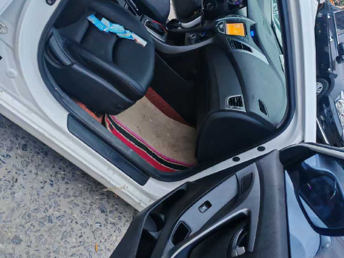 現(xiàn)代 朗動  2015款 1.6L 自動時尚型圖片