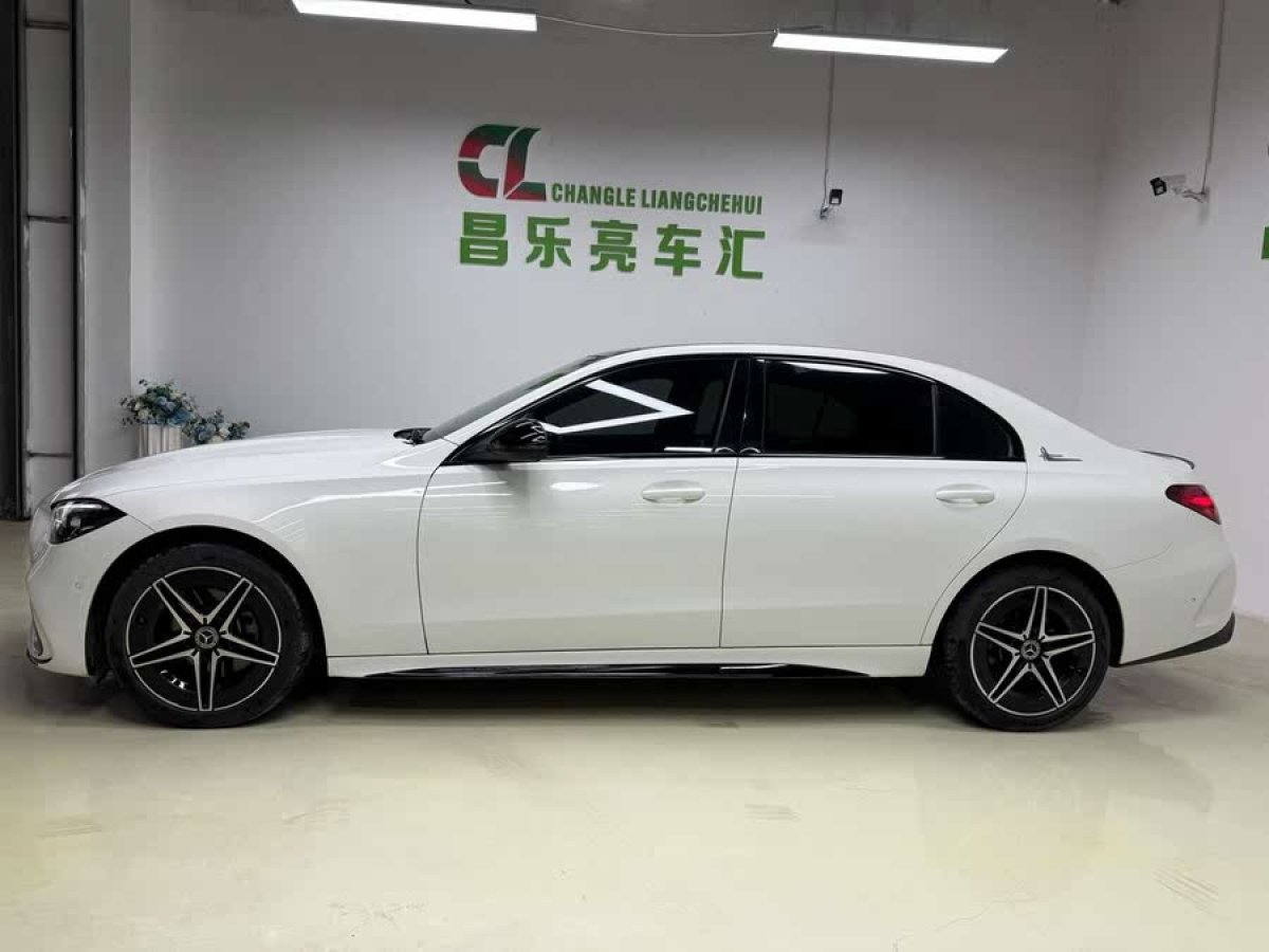 奔馳 奔馳C級(jí)  2023款 改款 C 260 L 皓夜運(yùn)動(dòng)版圖片