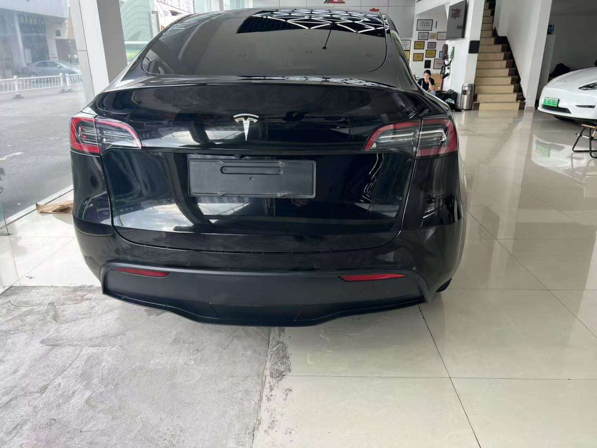 特斯拉 Model Y  2021款 標(biāo)準(zhǔn)續(xù)航后驅(qū)版圖片