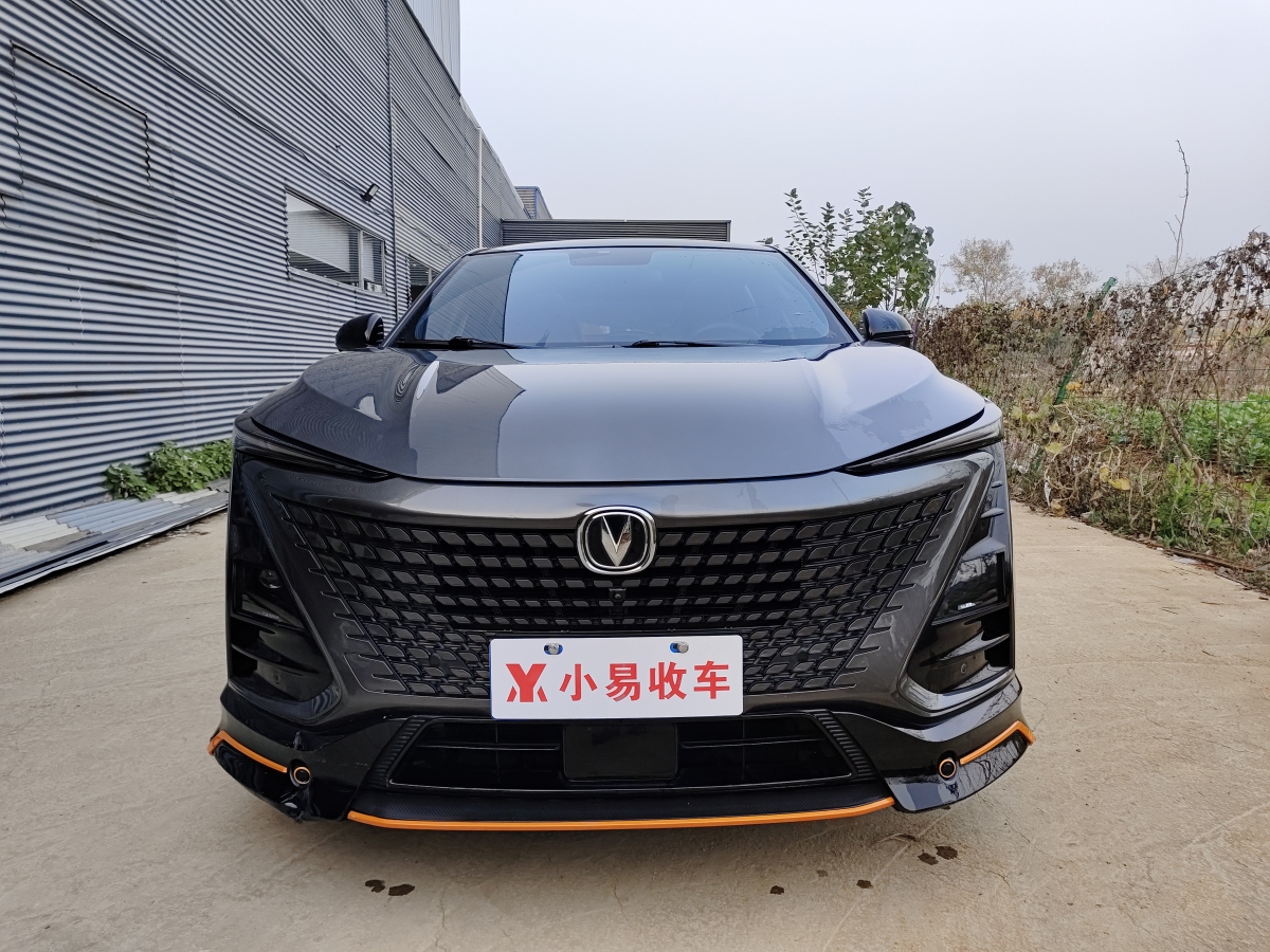 長(zhǎng)安 UNI-T  2022款 1.5T 運(yùn)動(dòng)版 尊貴型圖片