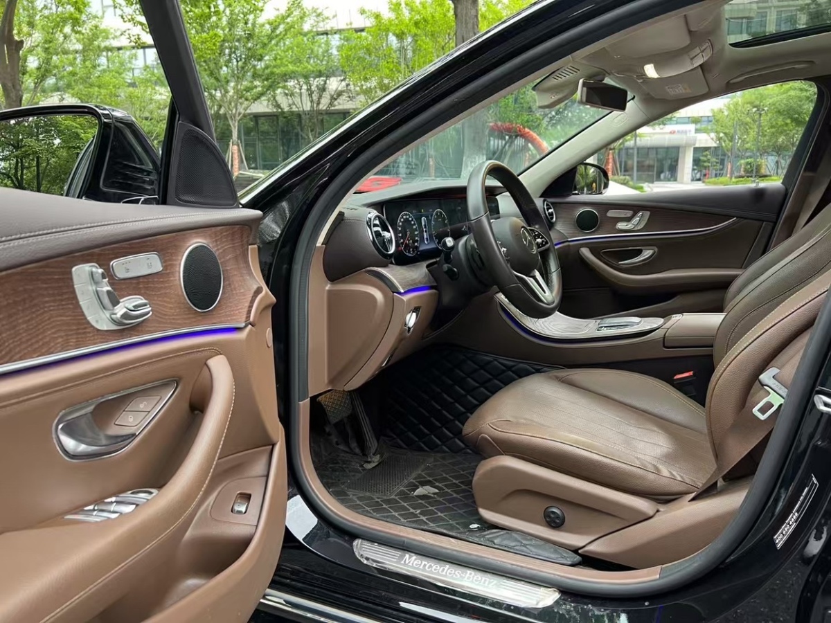 奔馳 奔馳E級  2025款 E 300 L 時尚運動型圖片