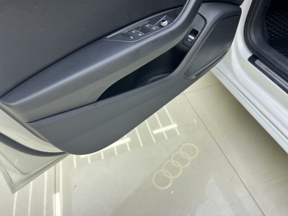 奧迪 奧迪A4L  2022款 40 TFSI 豪華動感型圖片