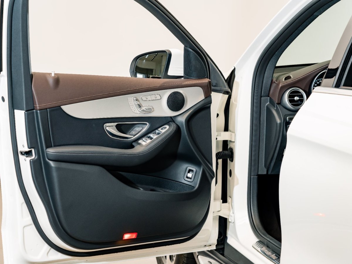 奔驰 奔驰GLC  2022款 改款二 GLC 260 L 4MATIC 动感型图片