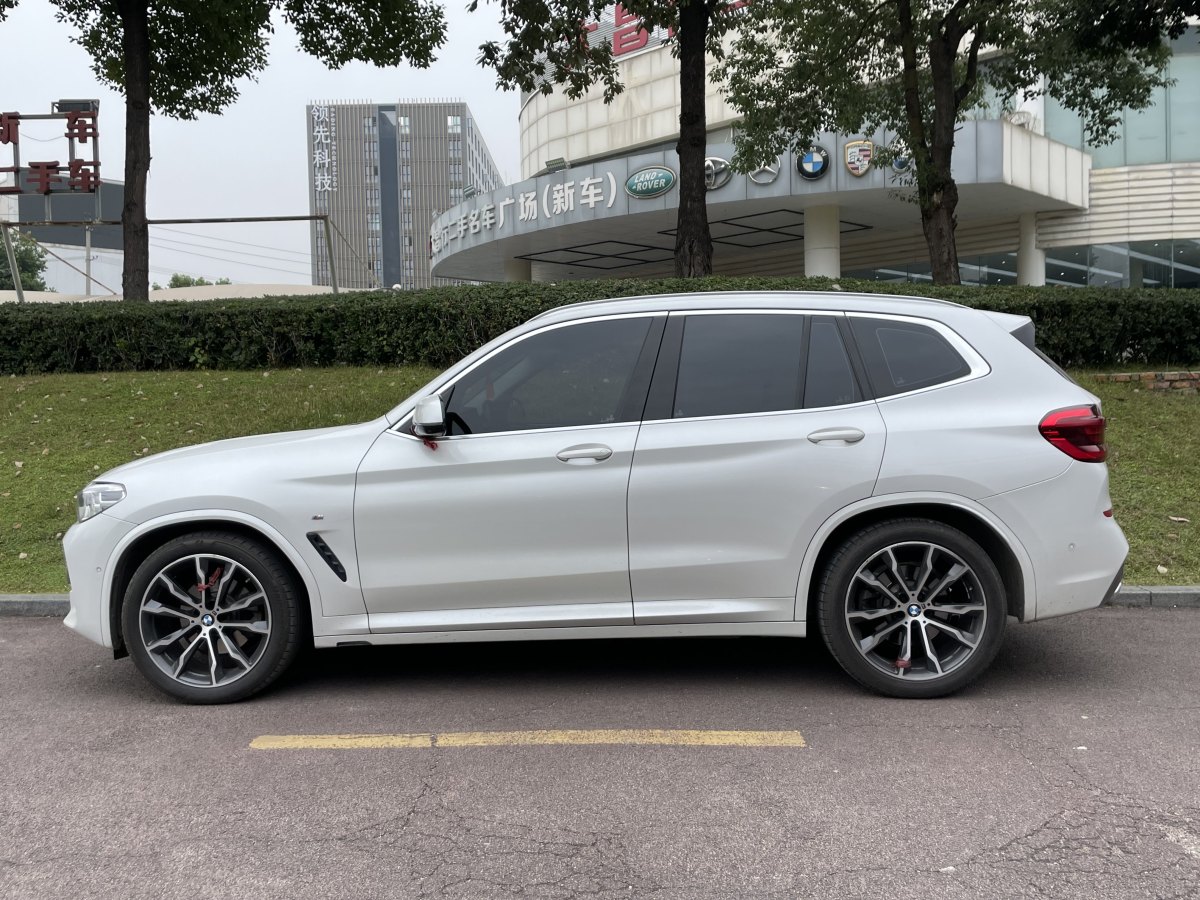 寶馬 寶馬X3  2020款 xDrive30i 領(lǐng)先型 M運(yùn)動(dòng)套裝圖片