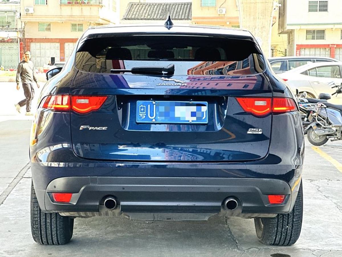 捷豹 F-PACE  2018款 2.0T 四驅(qū)都市尊享版圖片