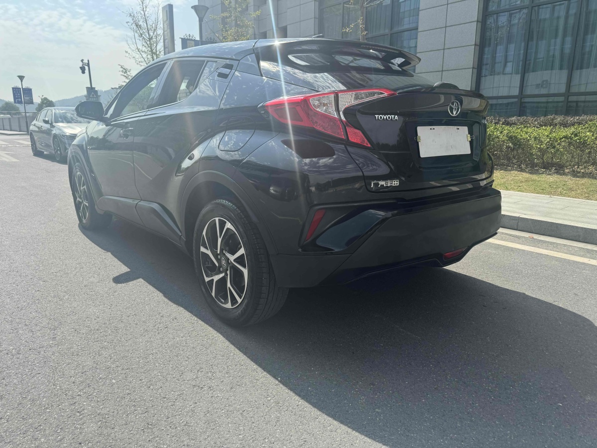 2020年5月豐田 C-HR  2020款 2.0L 酷越領(lǐng)先版