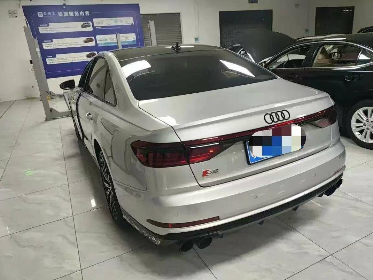 2022年1月奧迪 奧迪S8  2022款 S8L 4.0TFSI quattro 典藏版