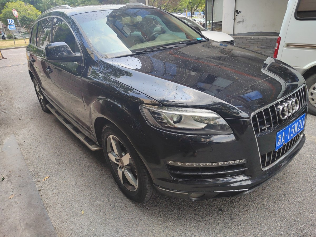 奧迪 奧迪Q7  2010款 3.0 TDI quattro 領(lǐng)先型圖片