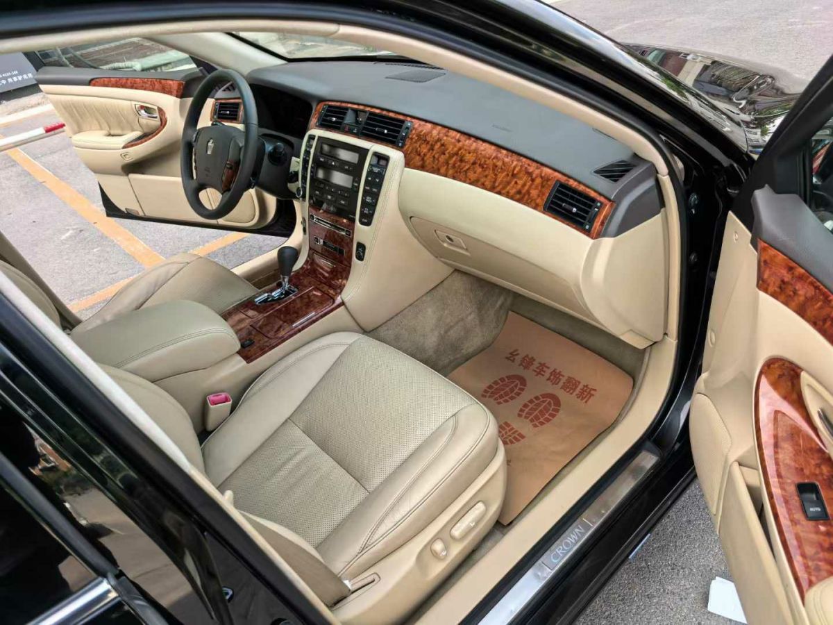 豐田 皇冠  2007款 2.5L Royal 導(dǎo)航版圖片