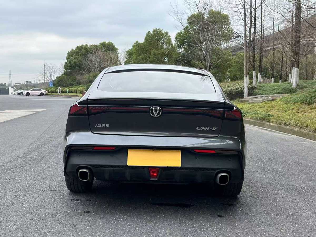 長(zhǎng)安 長(zhǎng)安UNI-V  2022款 1.5T 智慧領(lǐng)航型圖片