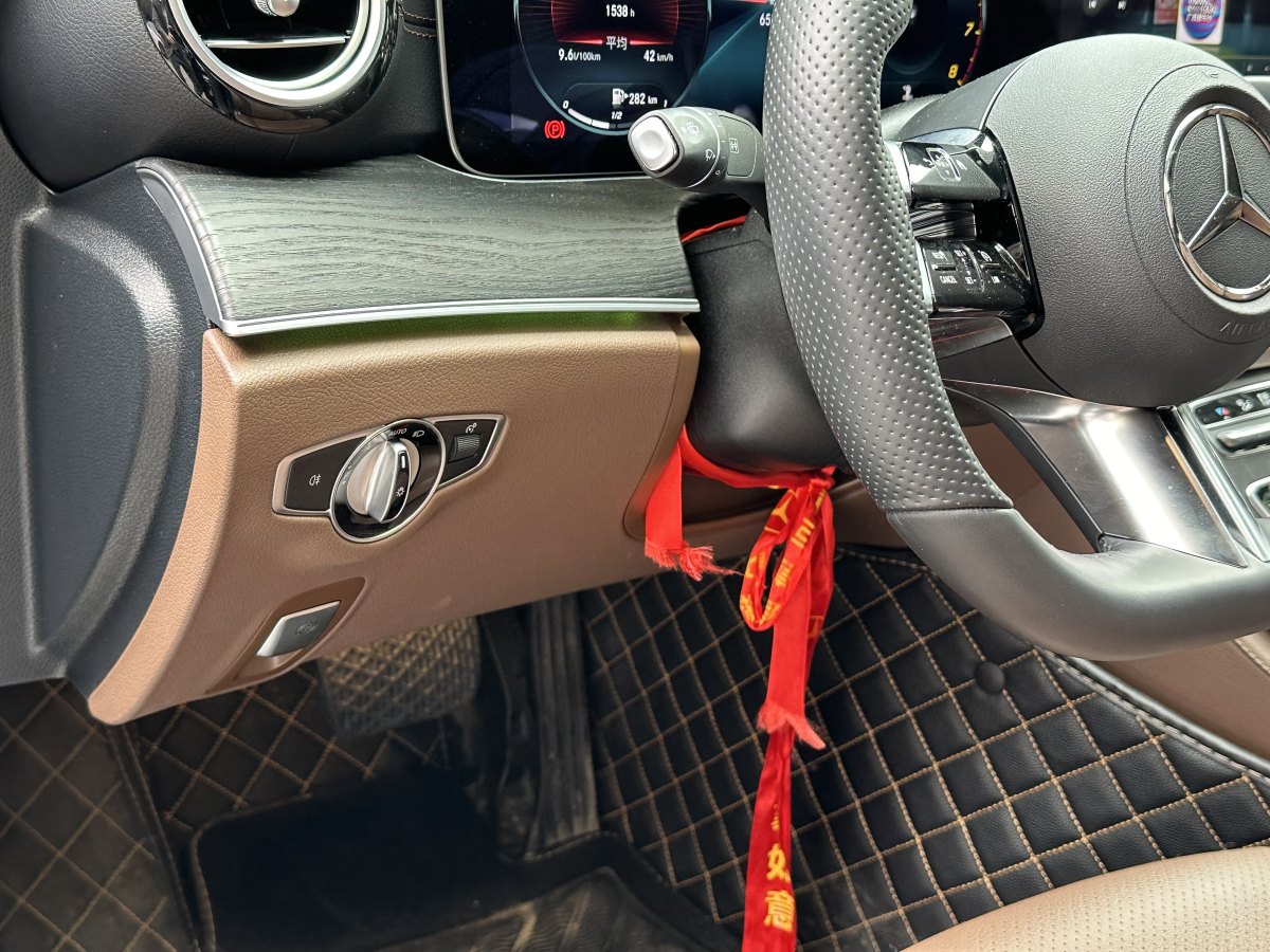 奔驰 奔驰E级  2014款 改款 E 300 L 运动豪华型图片