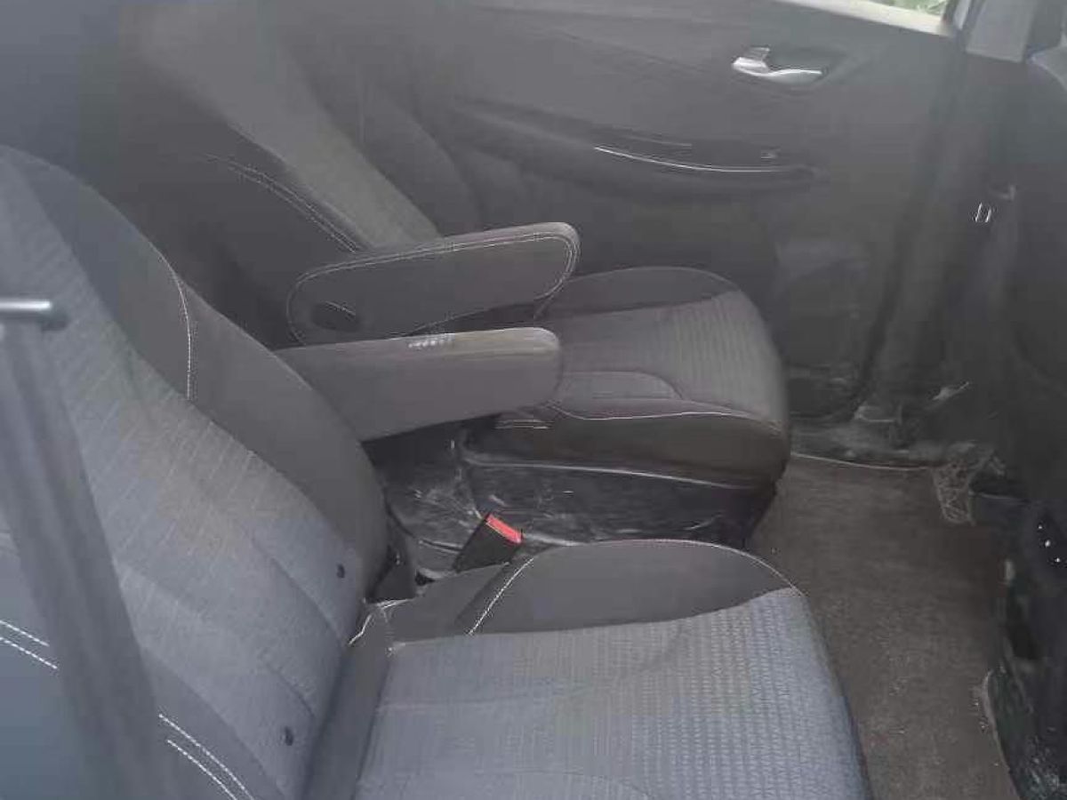 寶駿 730  2019款  1.5L 手動超值型 7座 國VI圖片