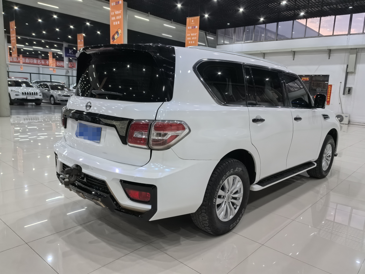 日產(chǎn) 途樂(lè)  2018款 4.0L 鉑金型圖片