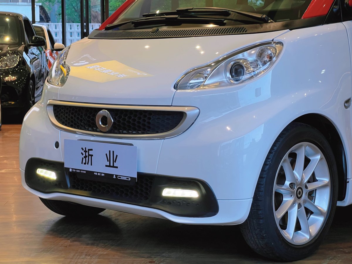 2015年3月smart fortwo  2014款 1.0 MHD 硬頂城市光波激情版