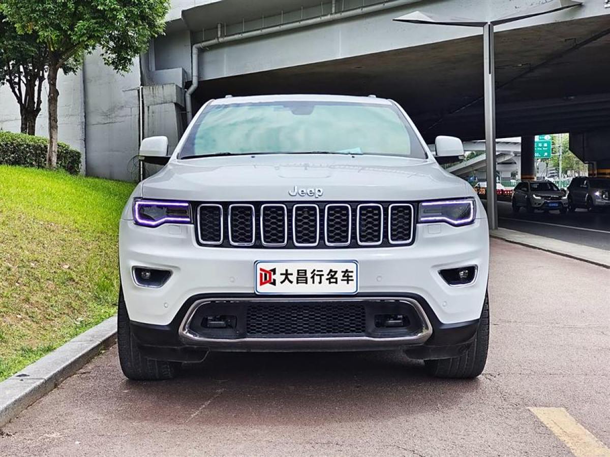 Jeep 大切諾基  2017款 3.0L 舒享導(dǎo)航版圖片