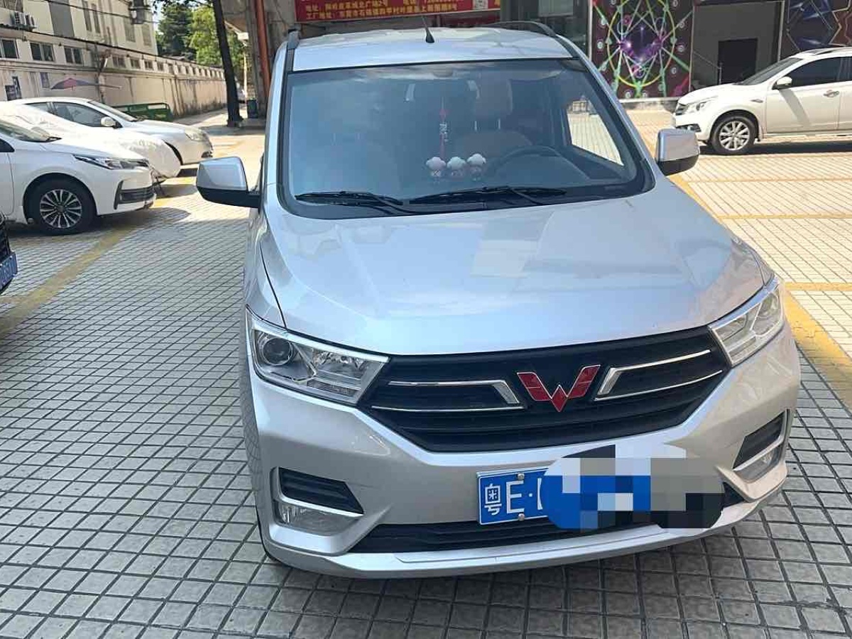 五菱 五菱宏光  2019款  1.5L S標(biāo)準(zhǔn)型國(guó)VI LAR圖片