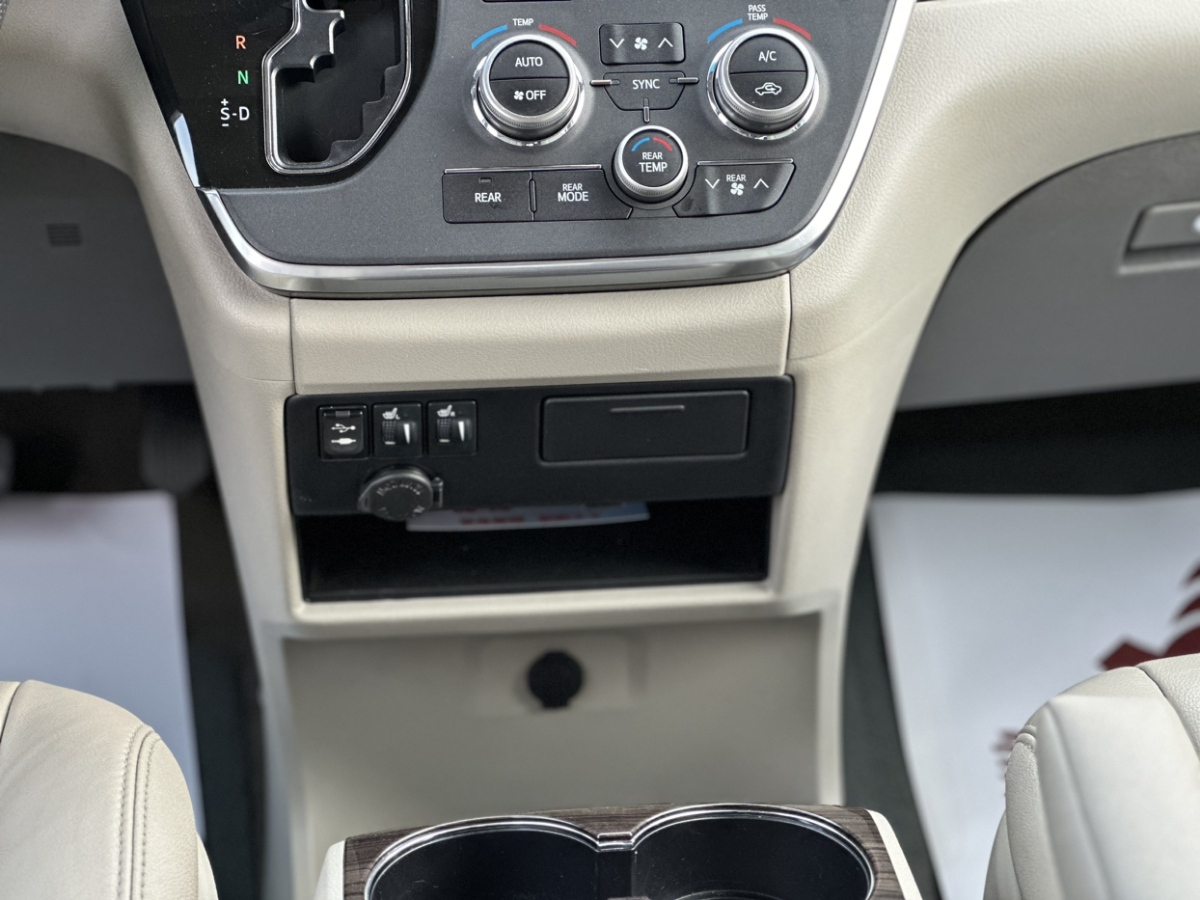 丰田 塞纳  2015款 3.5L 两驱L图片