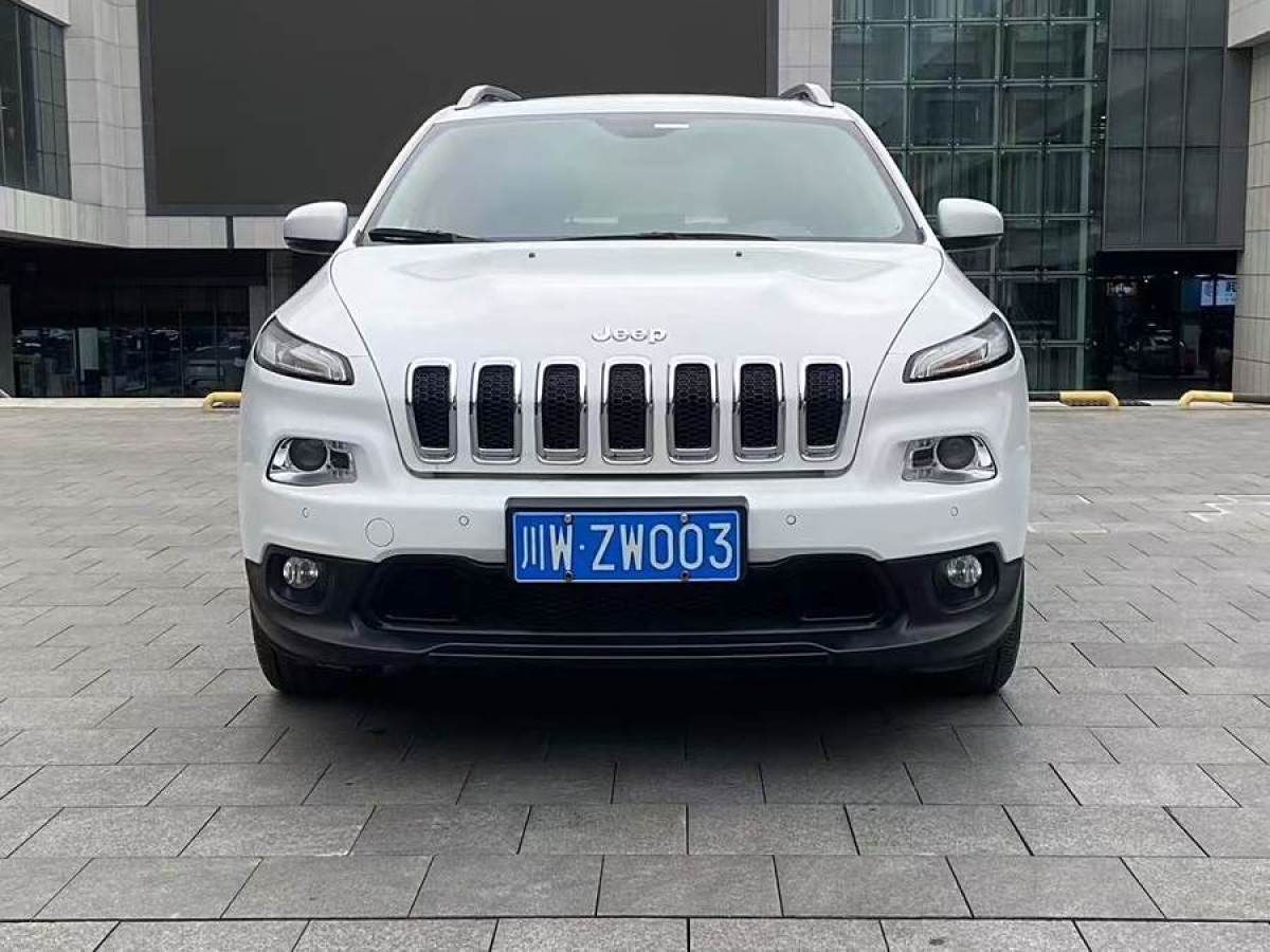 Jeep 自由光  2016款 2.0L 優(yōu)越版圖片