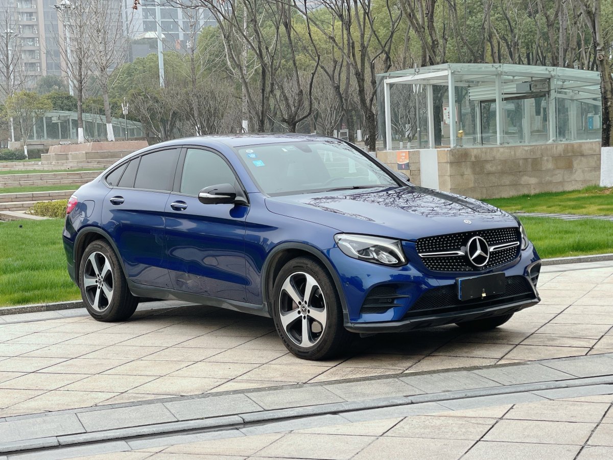 2019年8月奔馳 奔馳GLC  2023款 改款 GLC 260 4MATIC 轎跑SUV