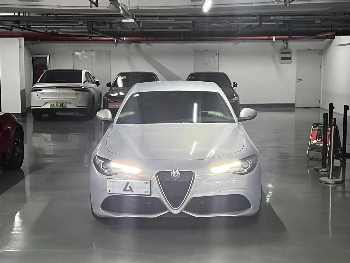 阿爾法·羅密歐 Giulia  2022款 2.0T 280HP Ti 駕控版圖片