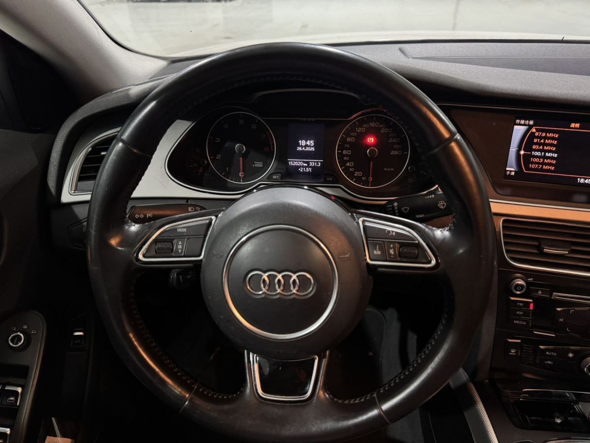 奧迪 奧迪A4L  2013款 40 TFSI quattro個(gè)性運(yùn)動(dòng)型圖片