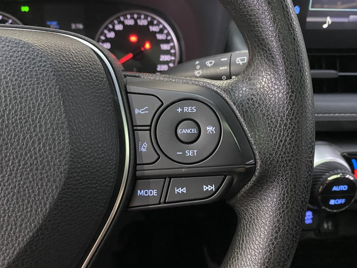 丰田 威兰达  2020款 2.0L CVT两驱豪华版图片