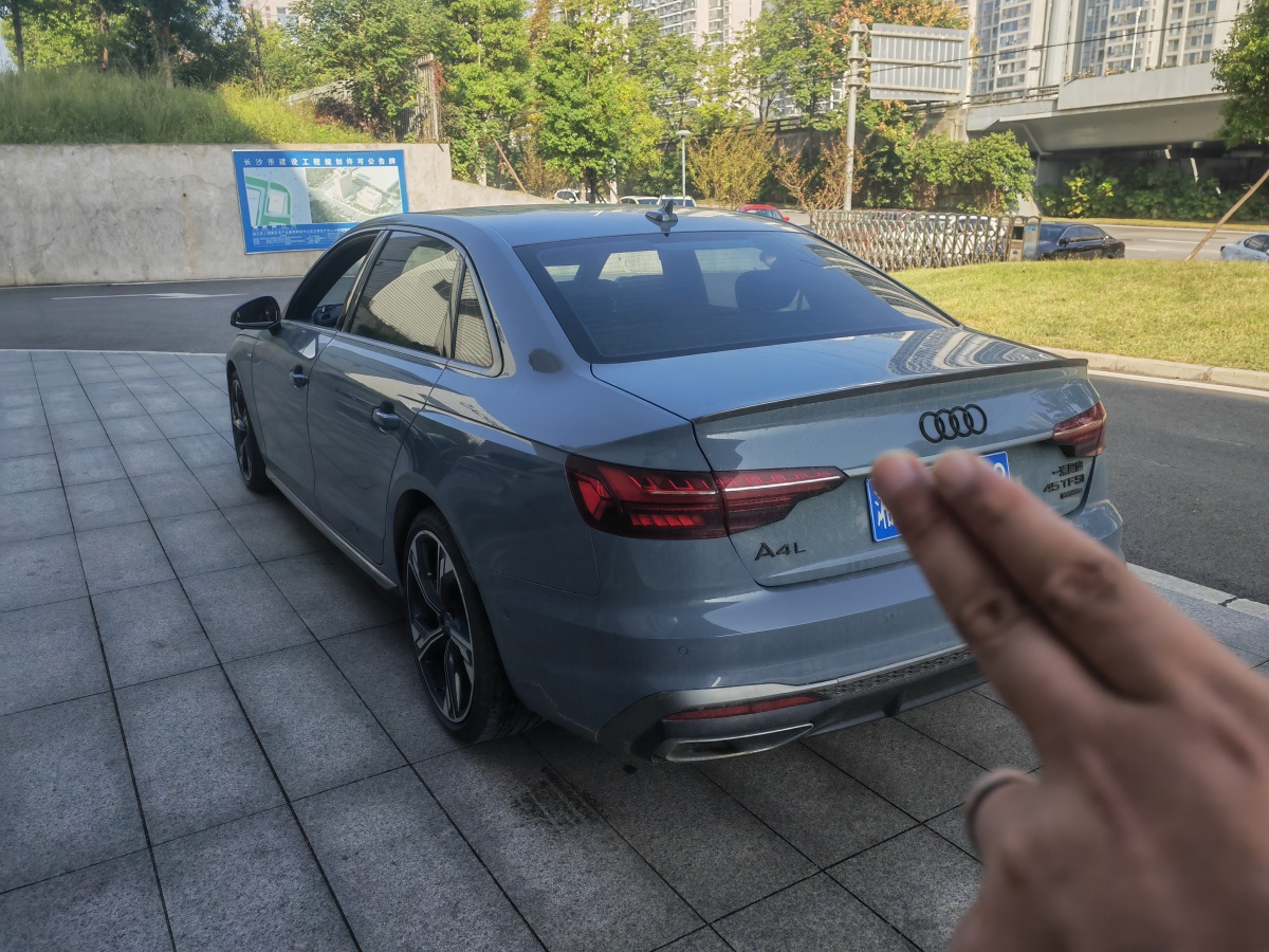 2022年9月奧迪 奧迪A4L  2022款 40 TFSI quattro RS套件燃速型