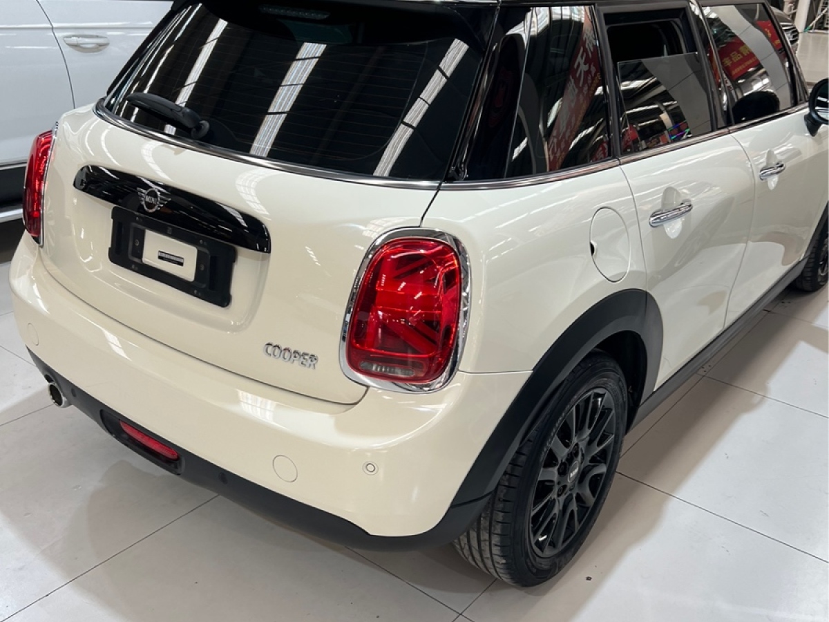 2020年6月MINI MINI  2020款 1.5T COOPER 經(jīng)典派 五門絕色版