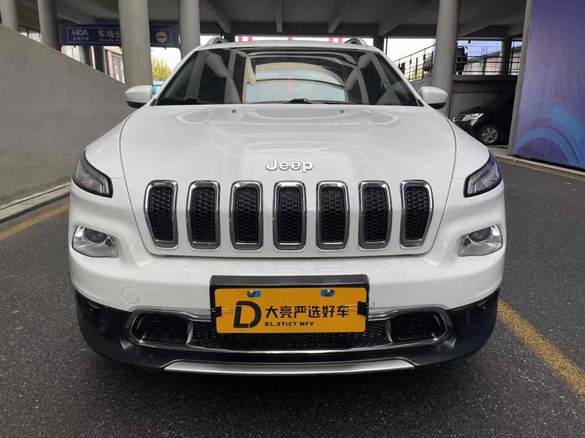 2017年10月Jeep 自由光  2017款 2.4L 領(lǐng)先智能版