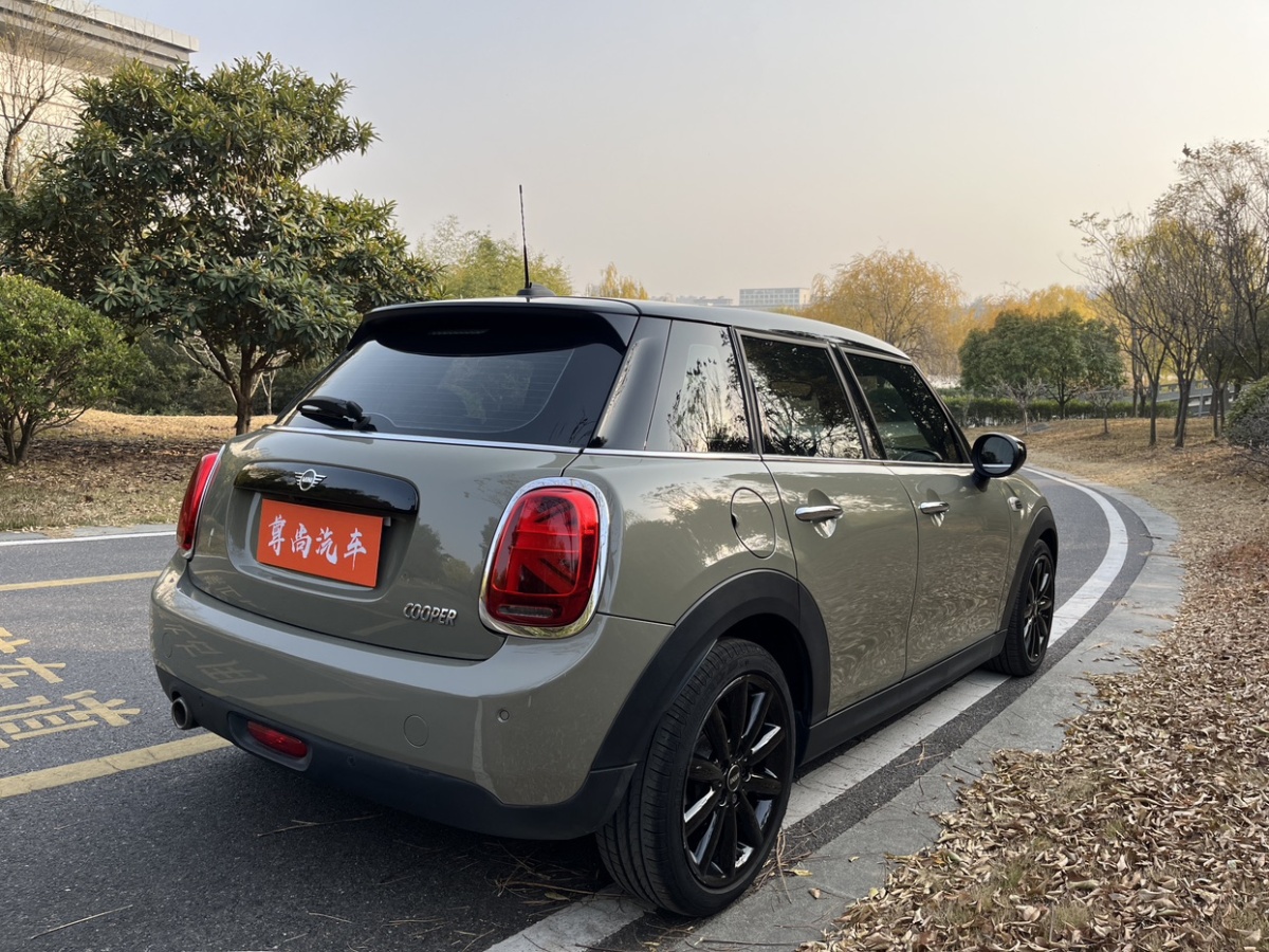 MINI MINI  2019款 1.5T COOPER 艺术家 五门版图片