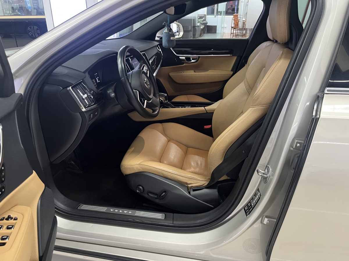 沃爾沃 S90  2018款 T4 智遠(yuǎn)版圖片