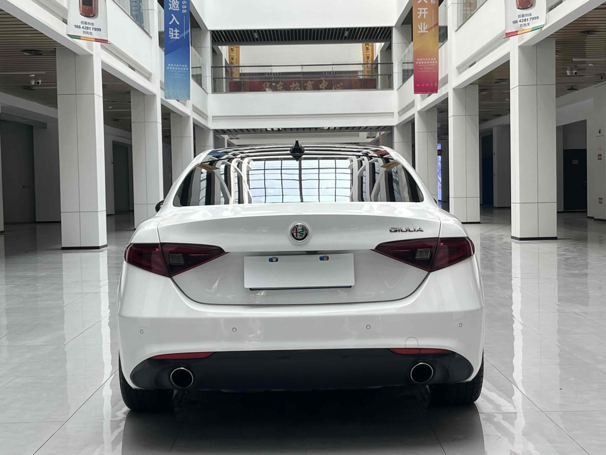 阿尔法·罗密欧 Giulia  2017款 2.0T 280HP 豪华版图片