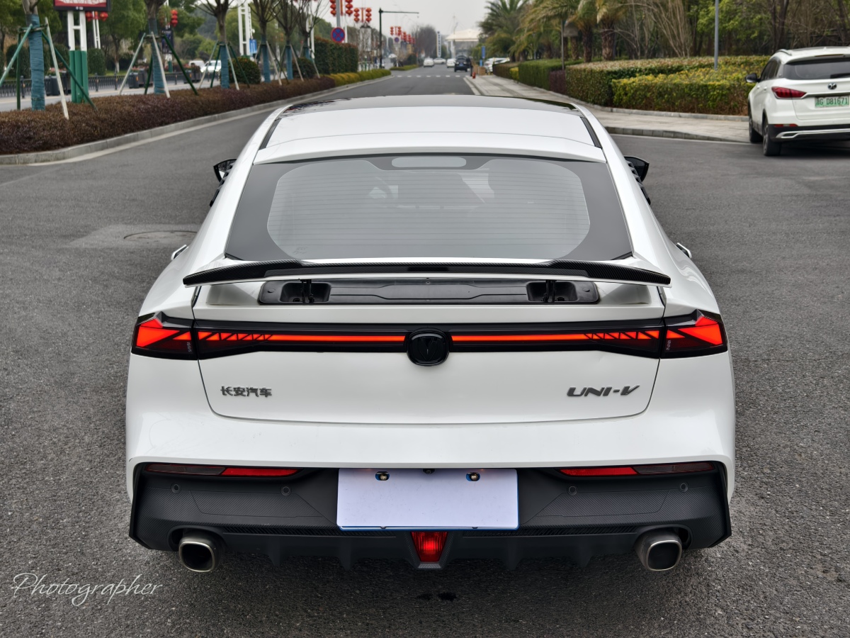 長(zhǎng)安 長(zhǎng)安UNI-V  2022款 1.5T 智慧領(lǐng)航型圖片