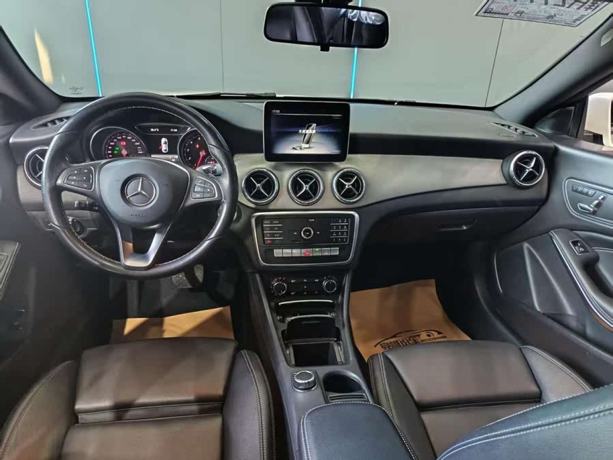 奔馳 奔馳CLA級(jí)  2019款 CLA 200 時(shí)尚型圖片