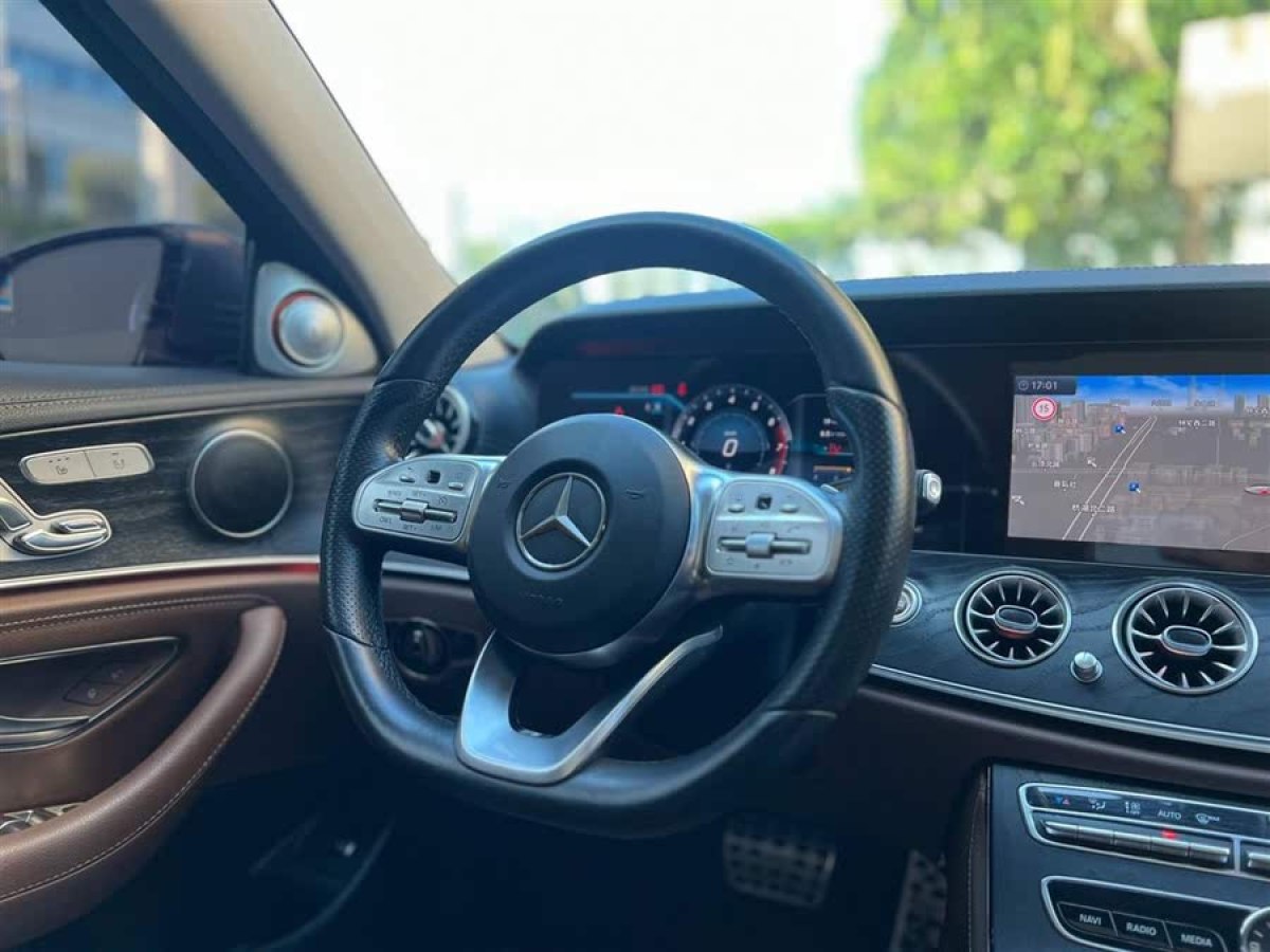 奔馳 奔馳E級  2019款 改款 E 300 L 運動時尚型圖片
