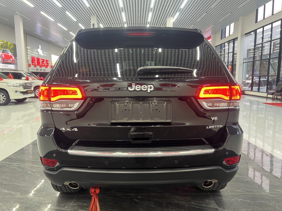 2022年9月Jeep 大切諾基  2020款 3.0L 精英導(dǎo)航版