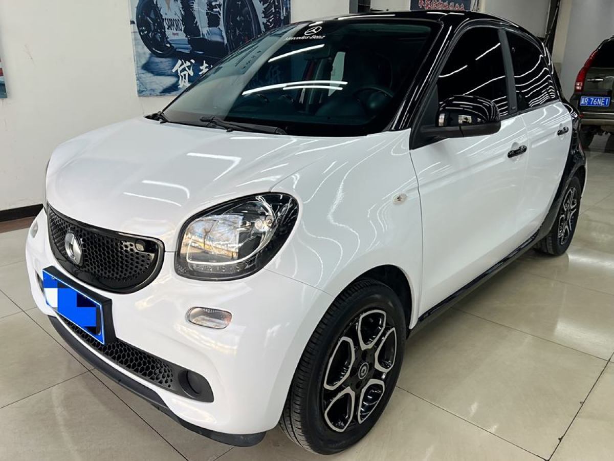 2017年12月smart forfour  2016款 0.9T 66千瓦先鋒版