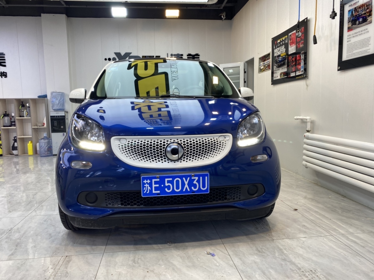 2019年1月smart fortwo  2019款 0.9T 66千瓦馭風藍特別版