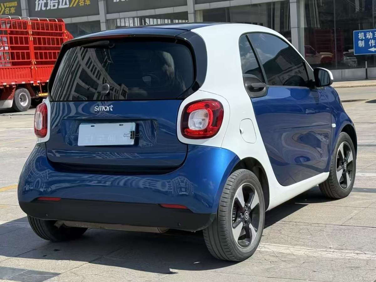 2018年6月smart fortwo  2018款 1.0L 52千瓦硬頂激情版