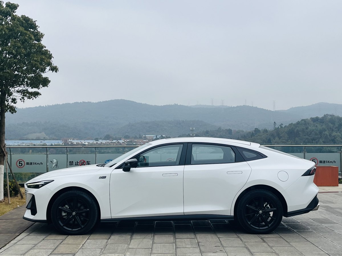 長(zhǎng)安 長(zhǎng)安UNI-V 智電iDD  2023款 智電iDD 1.5T 113km智趣型（飛快版）圖片