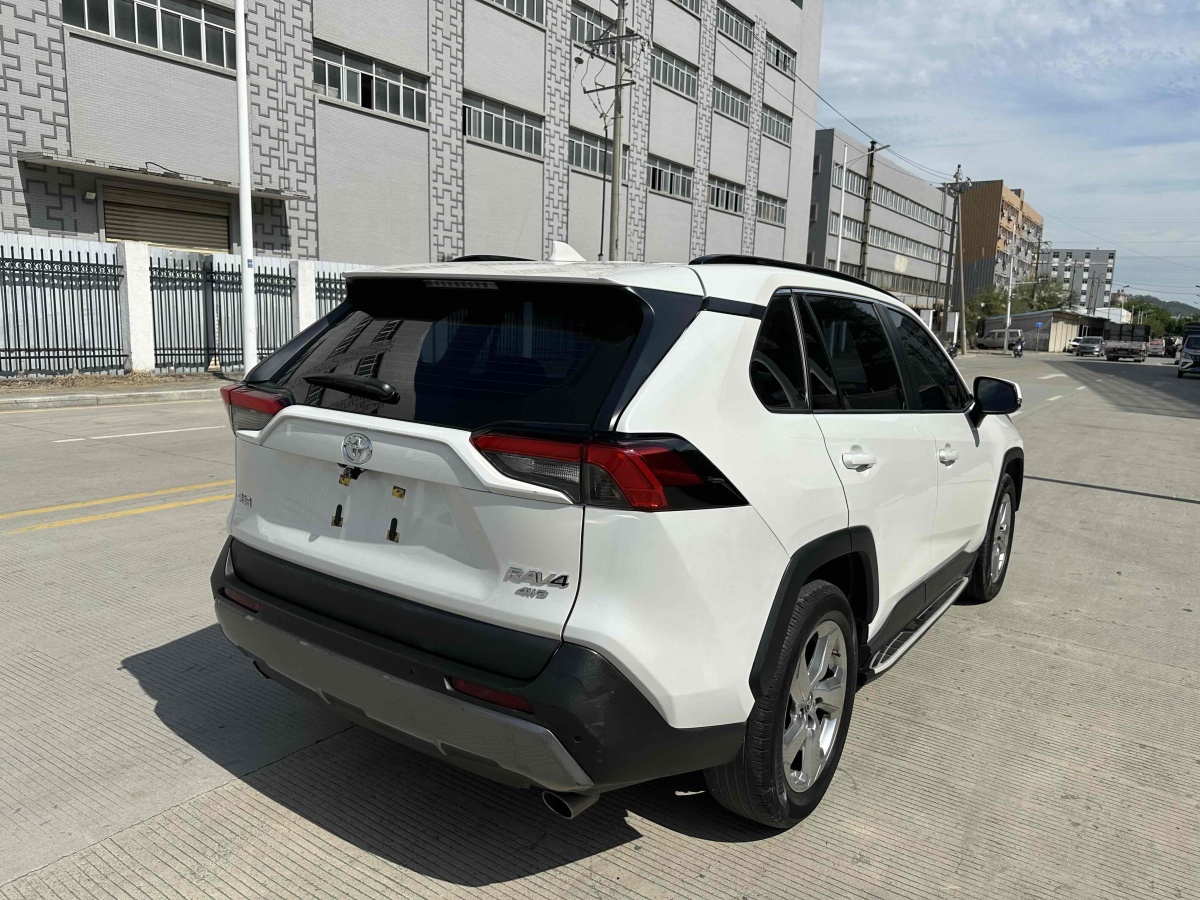 2020年7月豐田 RAV4  2018款 榮放 2.0L CVT兩驅(qū)風(fēng)尚版