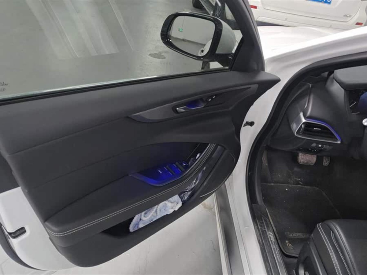捷豹 XEL  2021款 2.0T 200PS R-DYNAMIC 青春運(yùn)動(dòng)版圖片