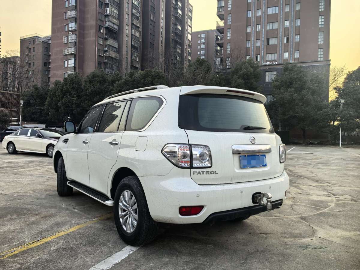 日產(chǎn) 途樂(lè)  2018款 4.0L 領(lǐng)英型圖片