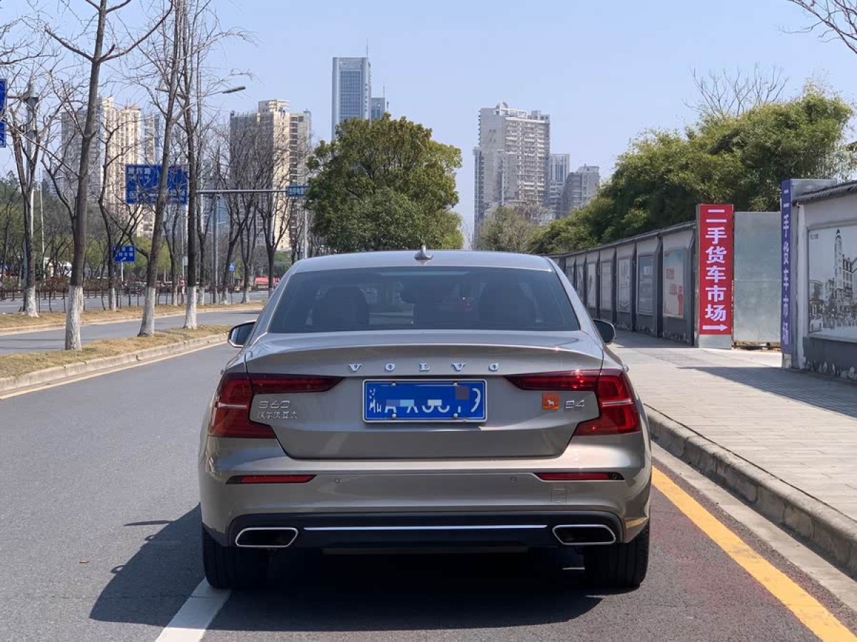 沃爾沃 S60L  2022款 B4 智遠(yuǎn)豪華版圖片