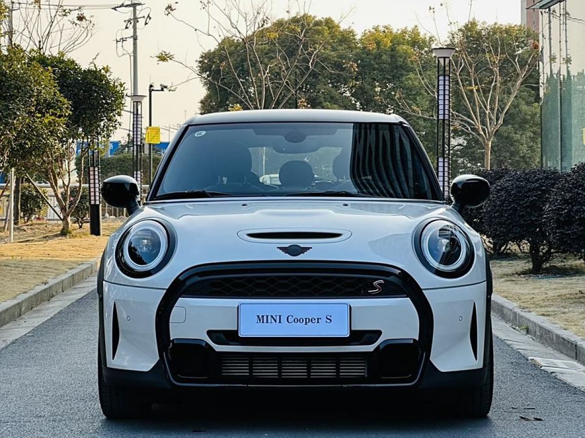 MINI MINI  2023款 2.0T COOPER S 藝術(shù)家 五門(mén)版圖片