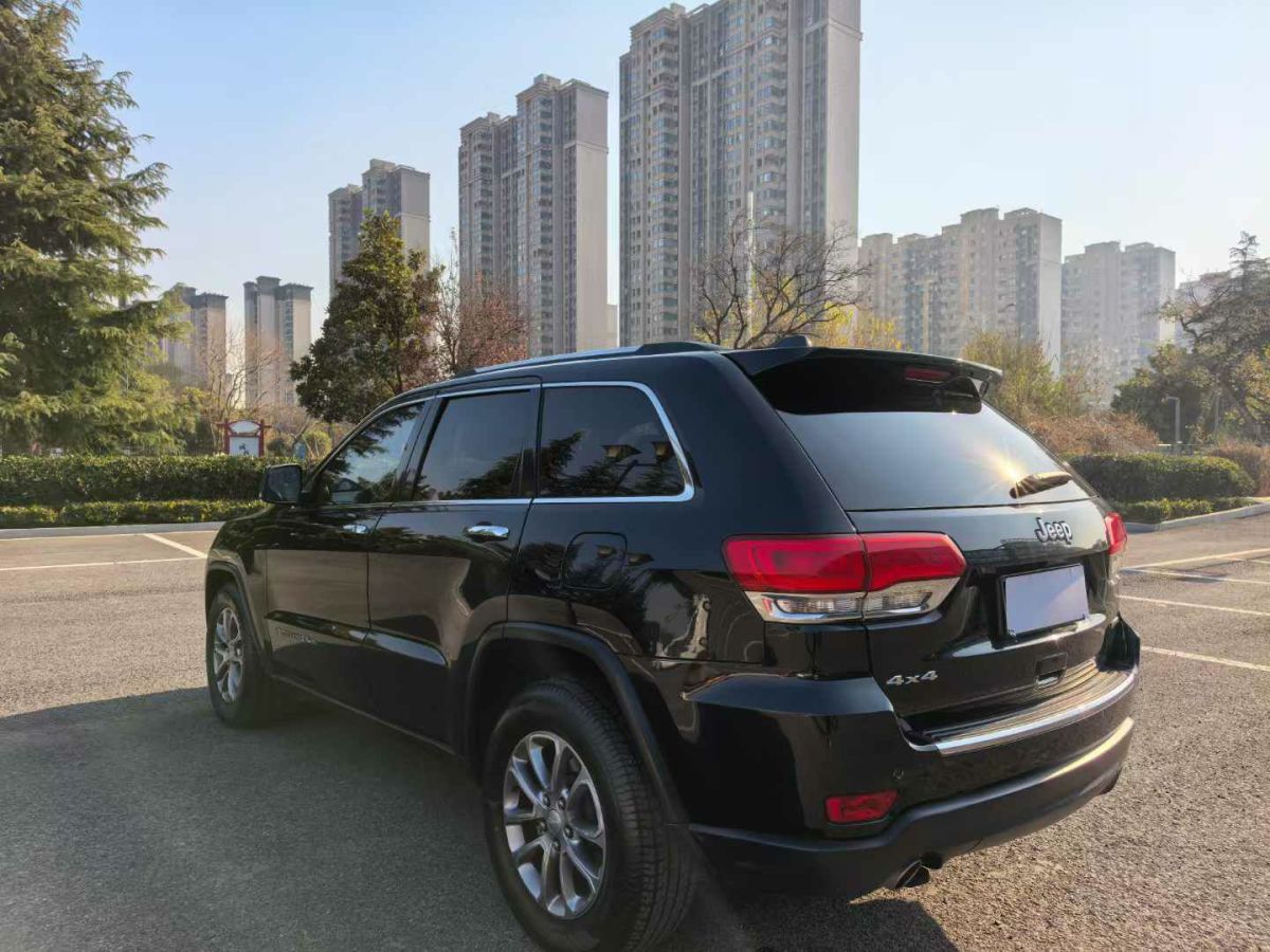 Jeep 大切諾基  2014款 3.0L 舒享導(dǎo)航版圖片